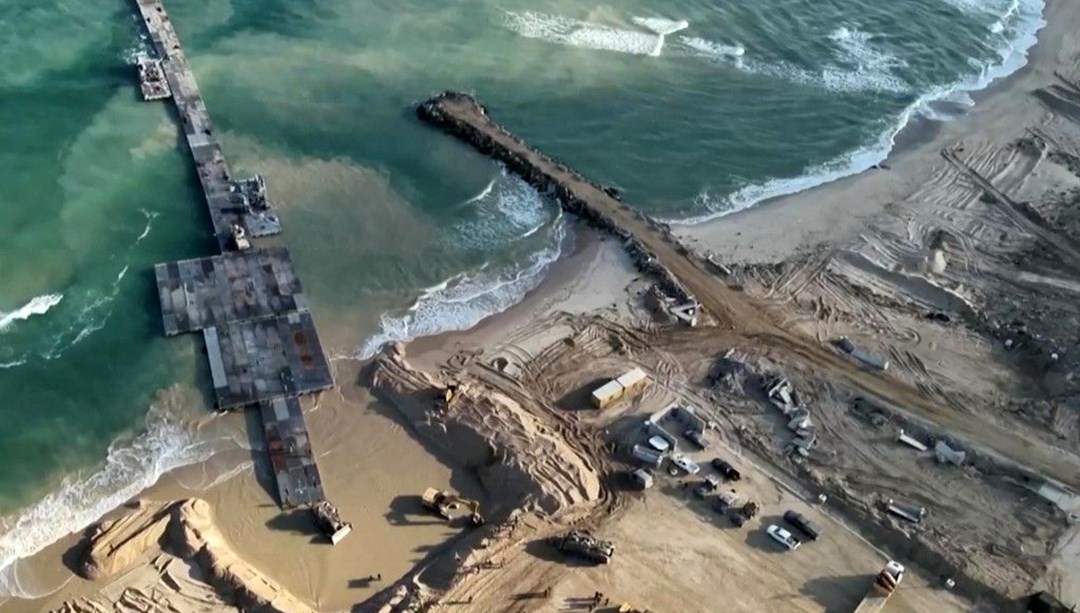Gazze'de geçici liman hasar aldı Kopan parça karaya oturdu