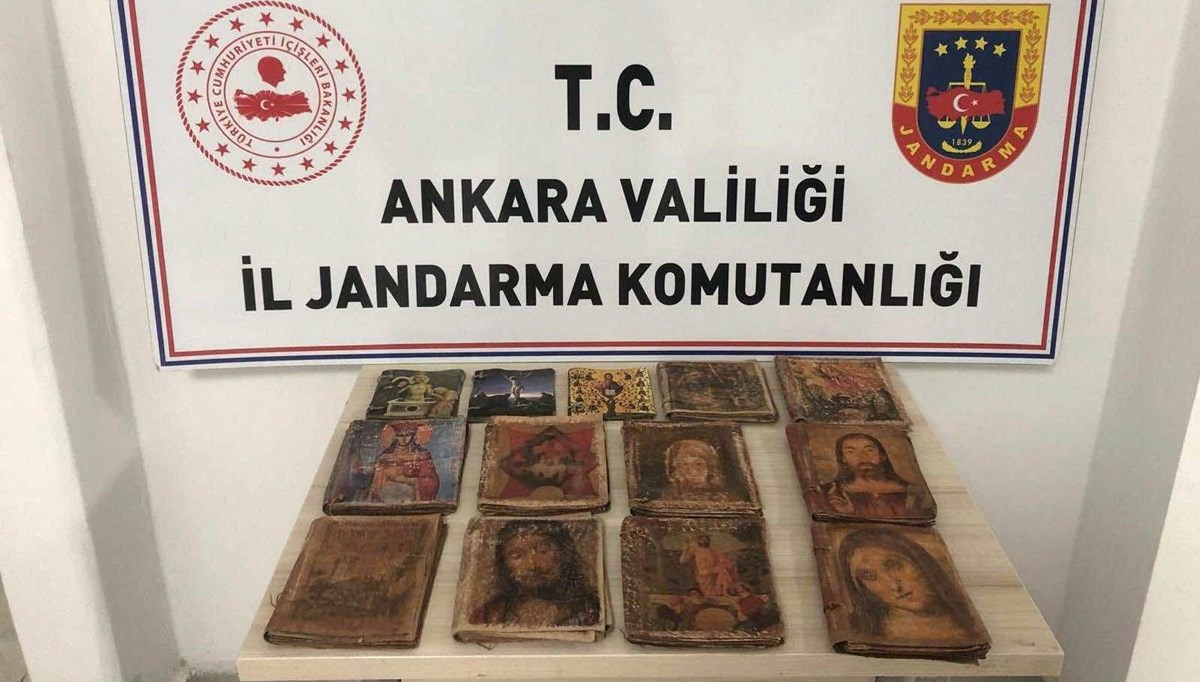 Milyon dolarlık el yazması kitaplar ele geçirildi