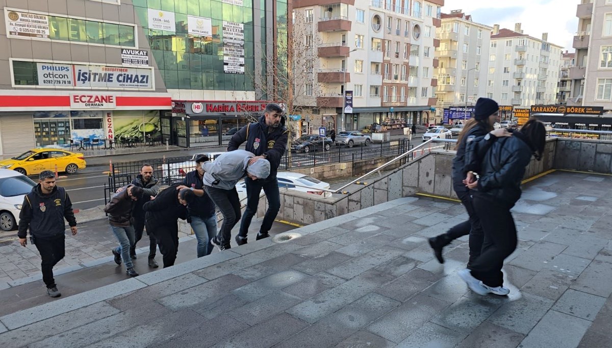 Kuyumcuya sahte altın satan şüpheliler tutuklandı