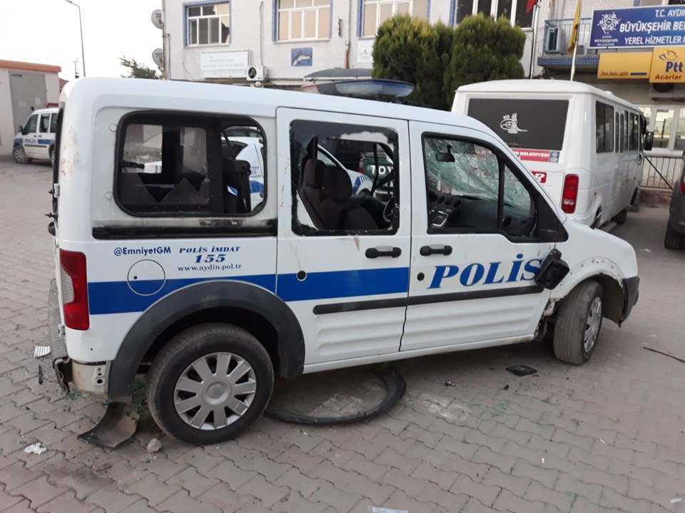 Aydın'da polis karakoluna ve araçlarına taşlı saldırı - 2