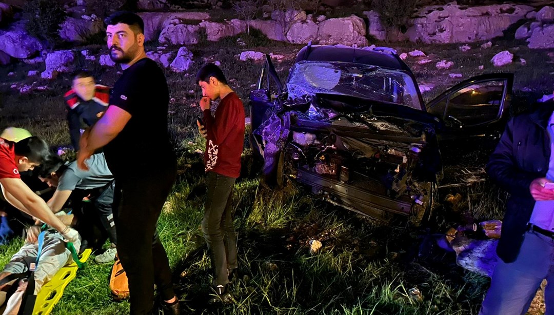 Mardin'de otomobil ile hafif ticari araç çarpıştı: 6 yaralı