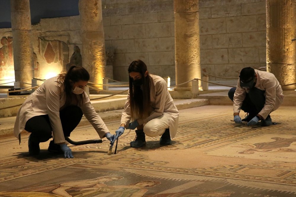Zeugma Mozaik Müzesi'ndeki eserler, cerrah hassasiyetiyle temizlenerek geleceğe aktarılıyor - 10