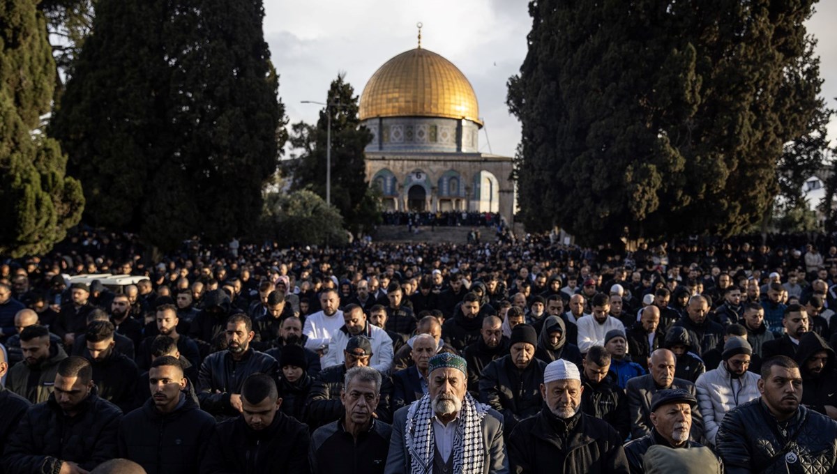 Mescid-i Aksa'da bayram sabahı | 60 bin Müslüman namaz kıldı