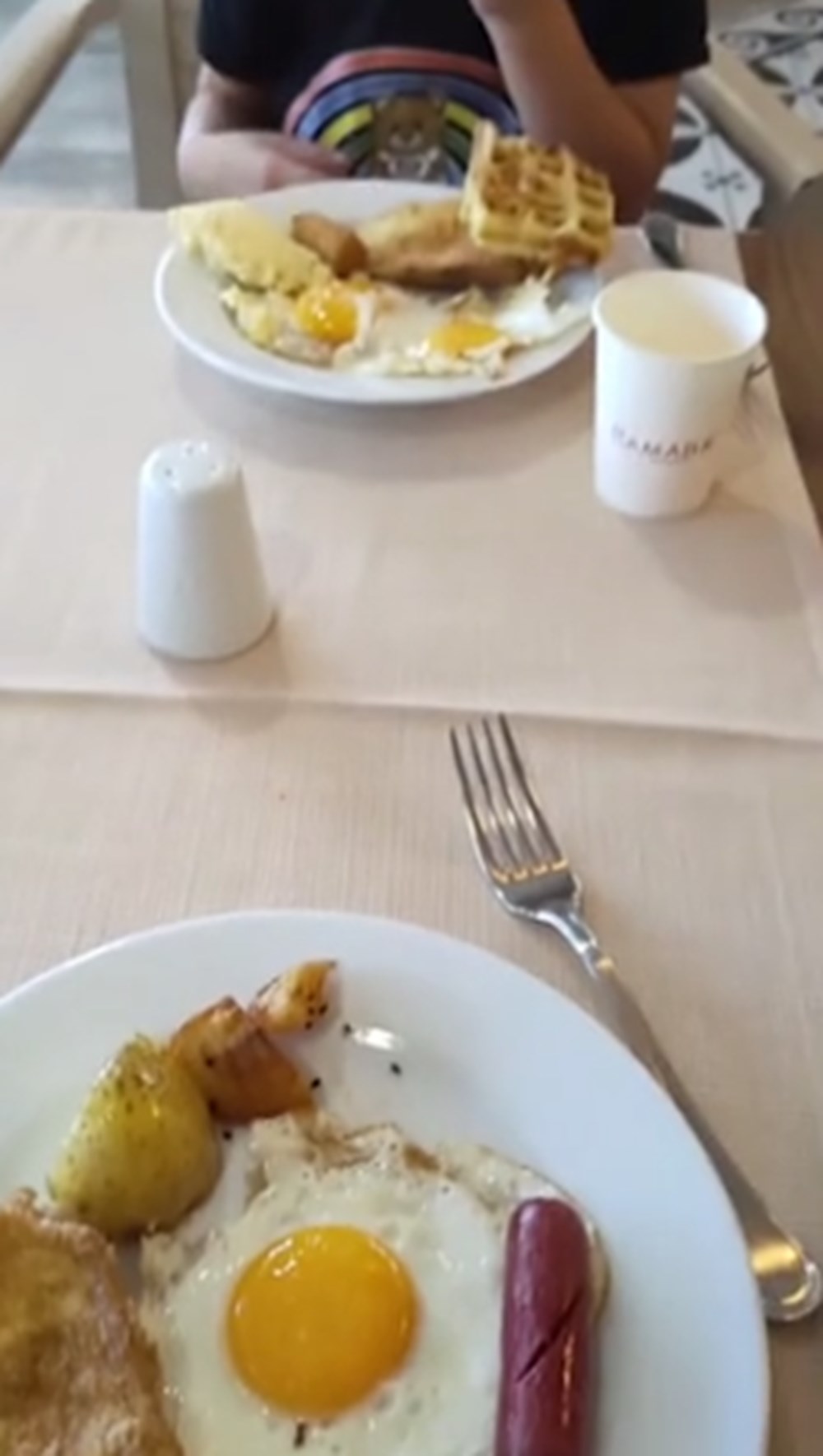 İngiliz kadın Kuşadası'ndaki 5 yıldızlı oteli dolandırdı: Eski bilekliğiyle sınırsız yedi, içti - 10