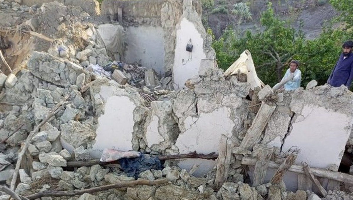 Afganistan’da deprem: En az bin ölü, bin 500 yaralı