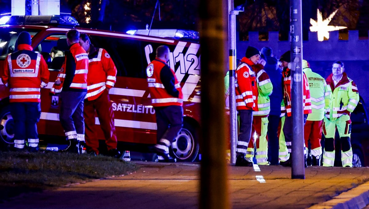 Almanya'da dehşet: Aracıyla Noel pazarındaki kalabalığın arasına daldı