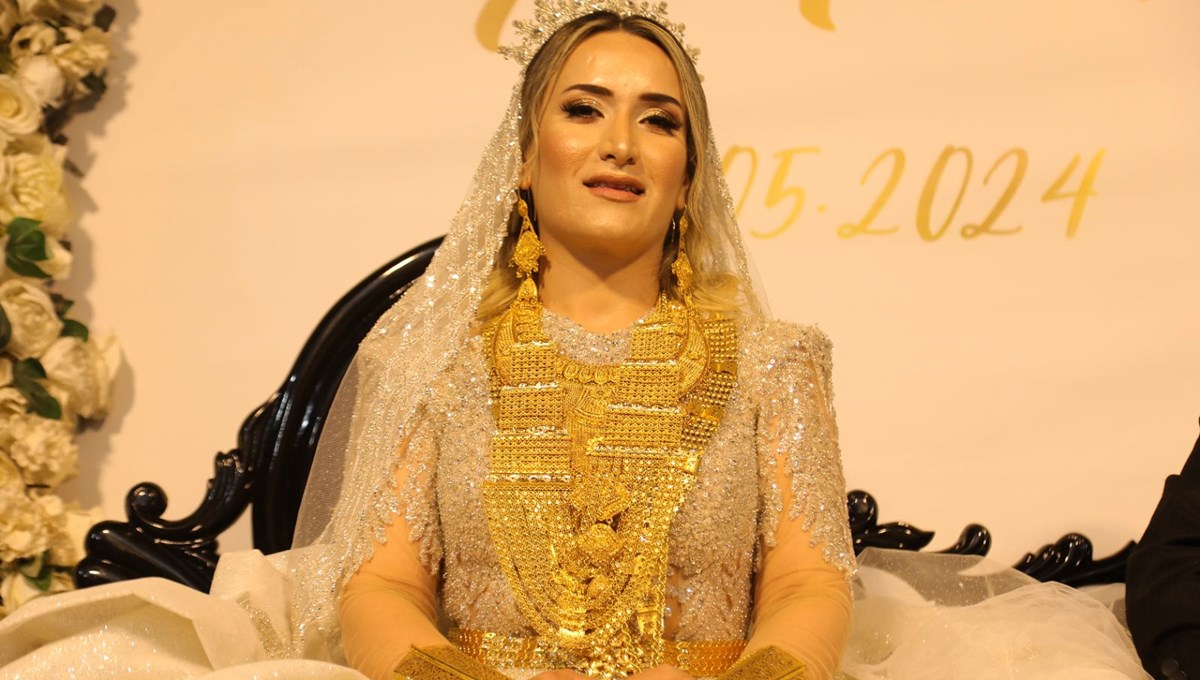 Ağırlığından hareket edemedi: 6 kilo altın ve paralar iki valize sığabildi Ağırlığından hareket edemedi: 6 kilo altın ve paralar iki valize sığabildi