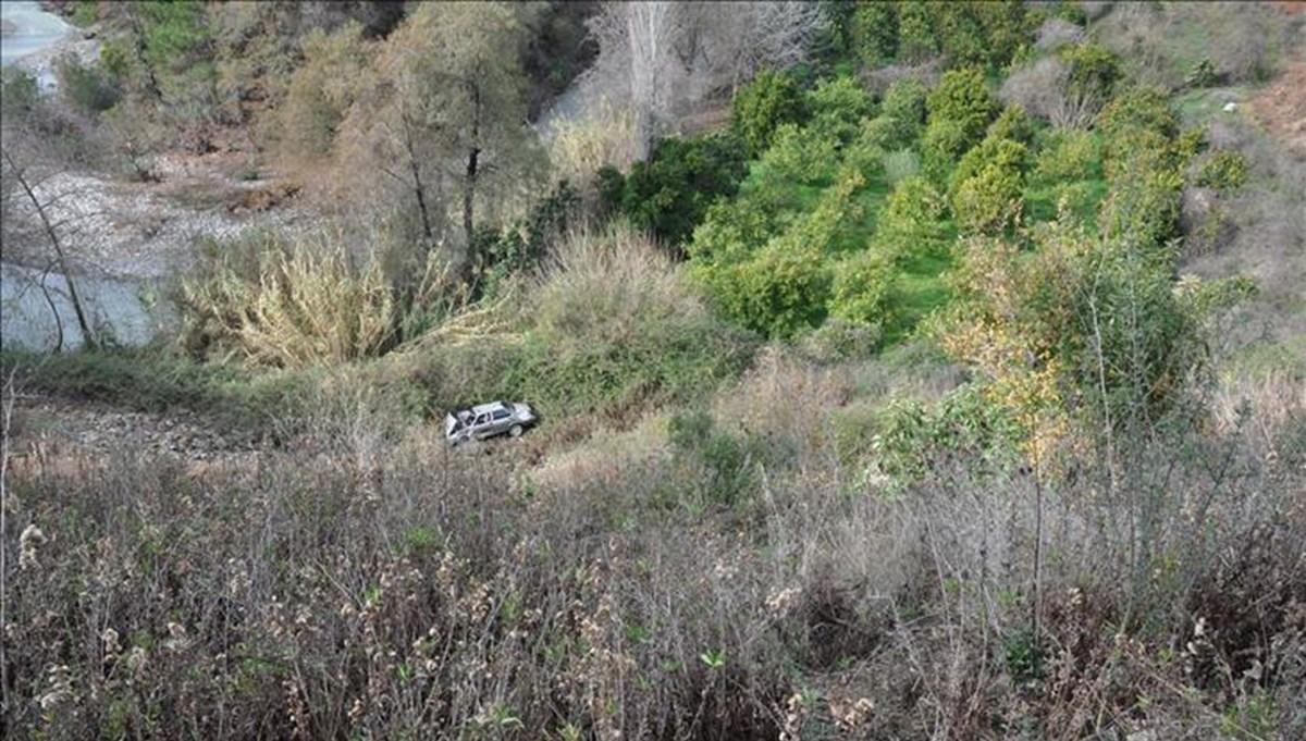 Kahramanmaraş'ta araç uçuruma yuvarlandı
