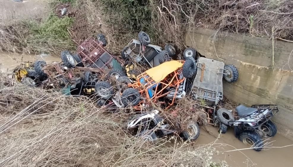 Antalya’da ATV’ler sel sularına kapıldı