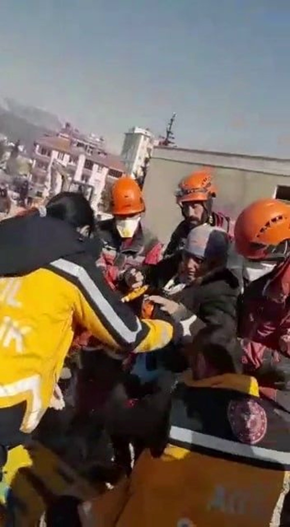 Deprem bölgesinden mucize kurtuluşlar - 18