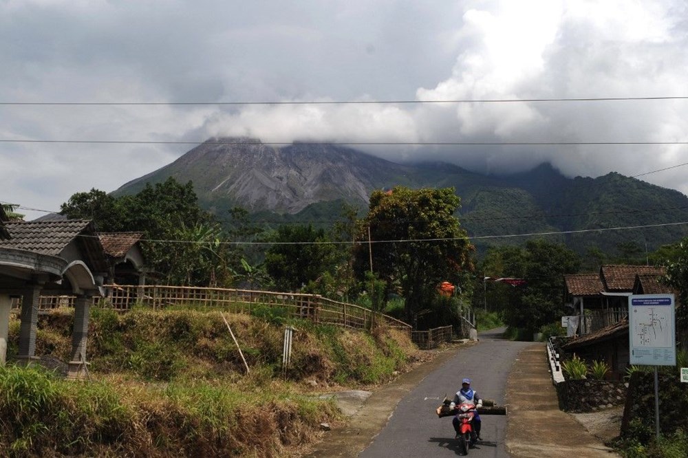 Endonezya’da yanardağ patlaması: 500 kişi tahliye edildi - 2