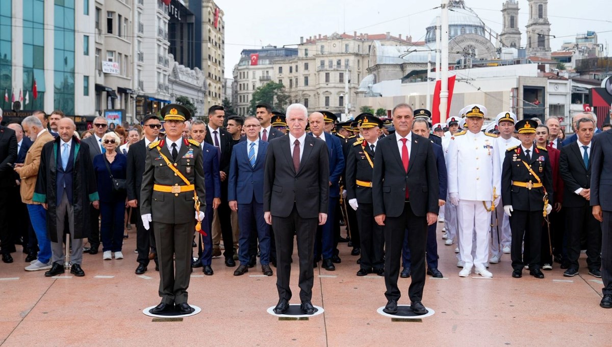 Taksim'de 30 Ağustos Zafer Bayramı töreni