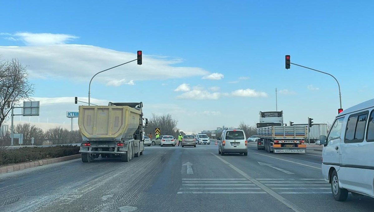Konya'da kum fırtınası: Bazı yollar trafiğe kapatıldı