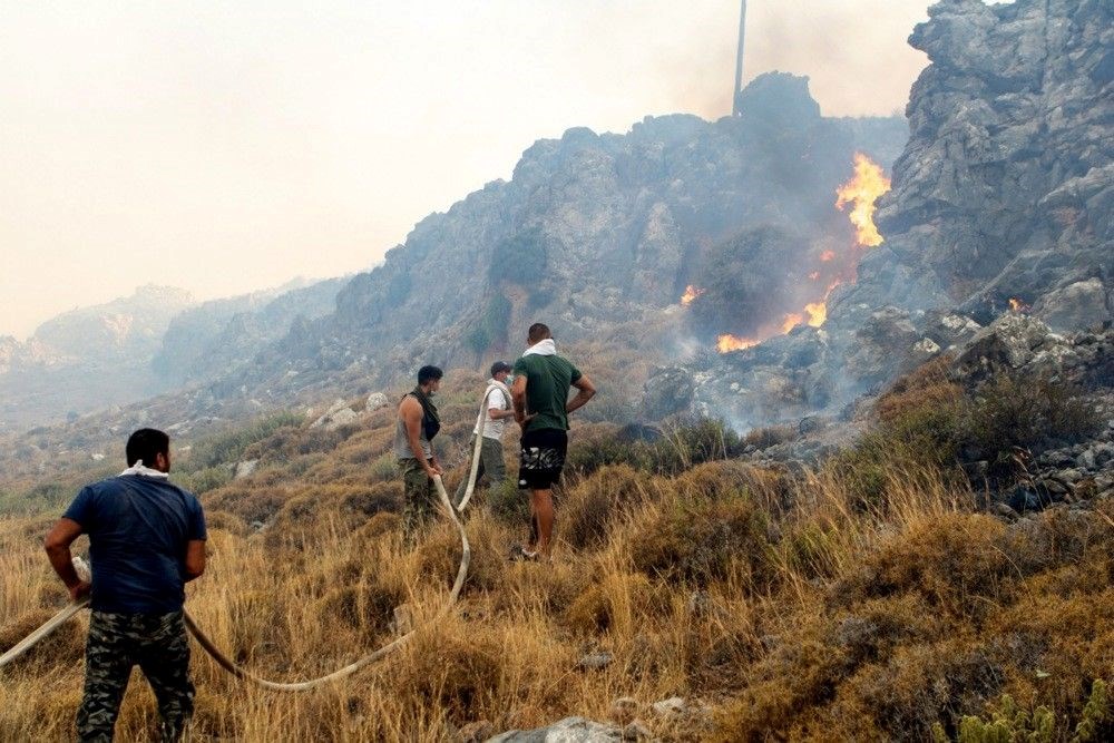 Yunanistan'ın turistik Rodos adasında orman yangını: 40 bin kişi tahliye edildi - 2