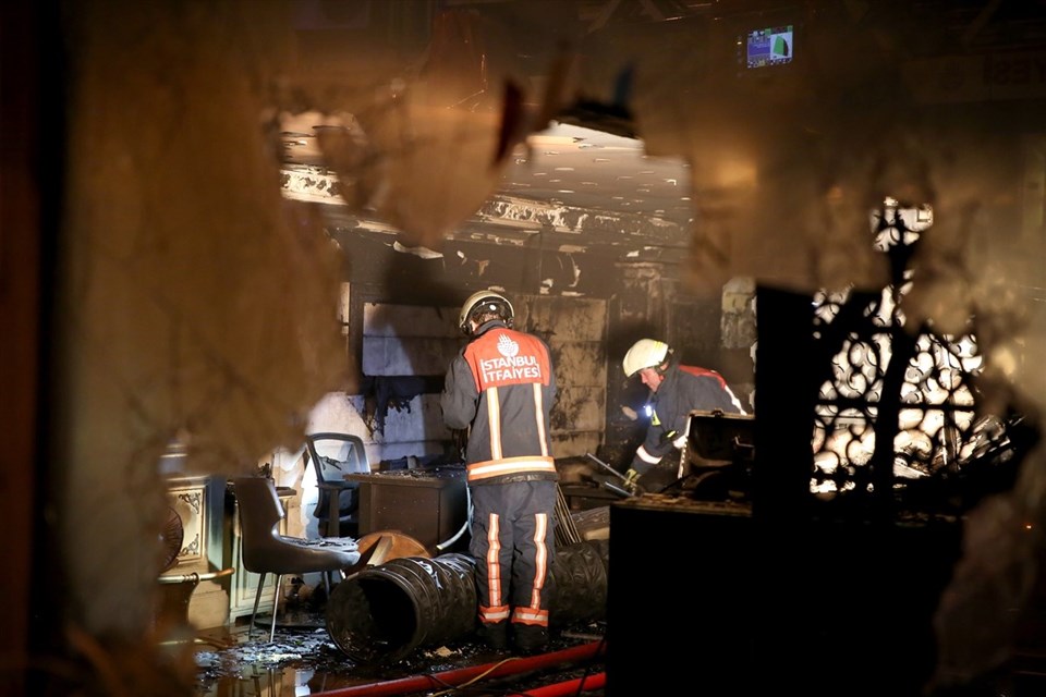 İstanbul Kumkapı'da bir otelde yangın: 3 kişi hayatını kaybetti - 1