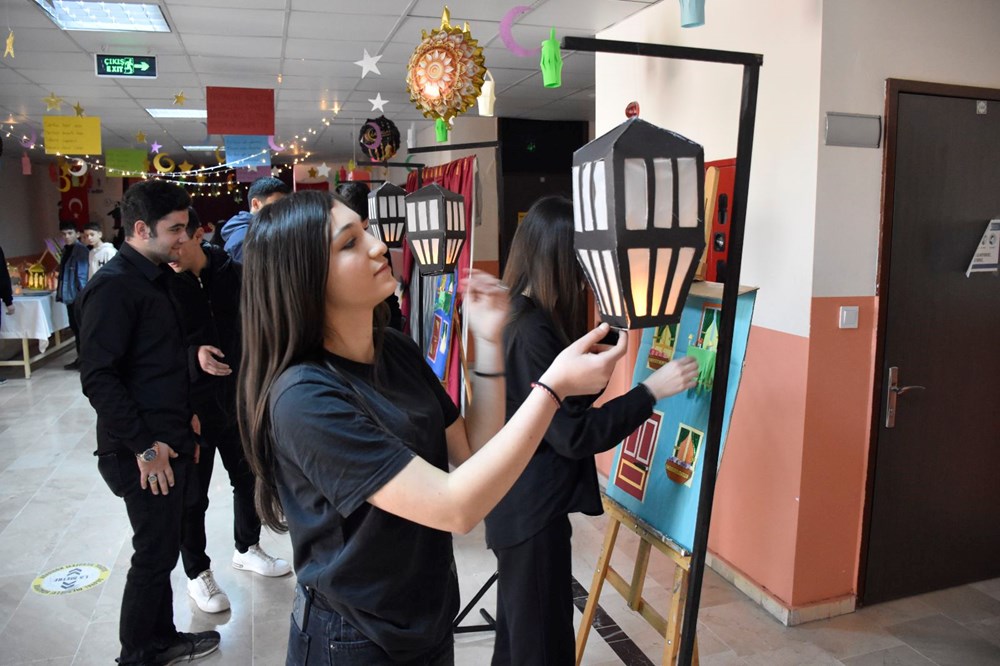 Okul Koridorları Maneviyatla Aydınlandı: "Ramazan Sokağı" Projesi 73 kzgtrc7e4USrOU5qfNudVw