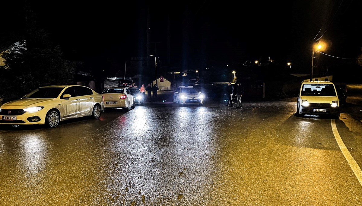 Yardıma gelen polislerin aracını çaldı