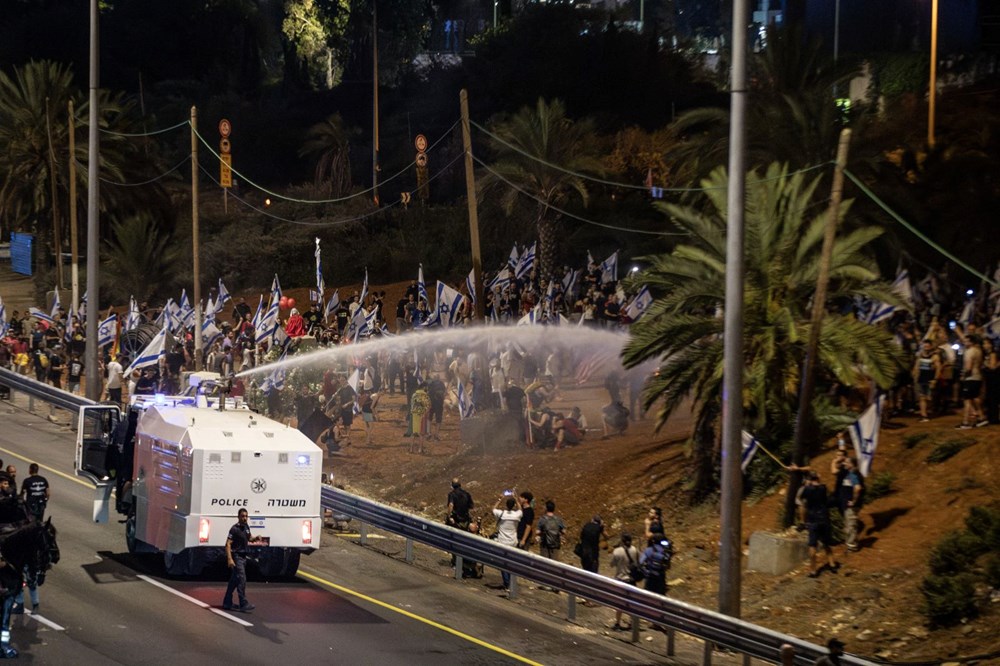 Netanyahu hükümeti karşıtı protestolara İsrail polisinden müdahale - 11