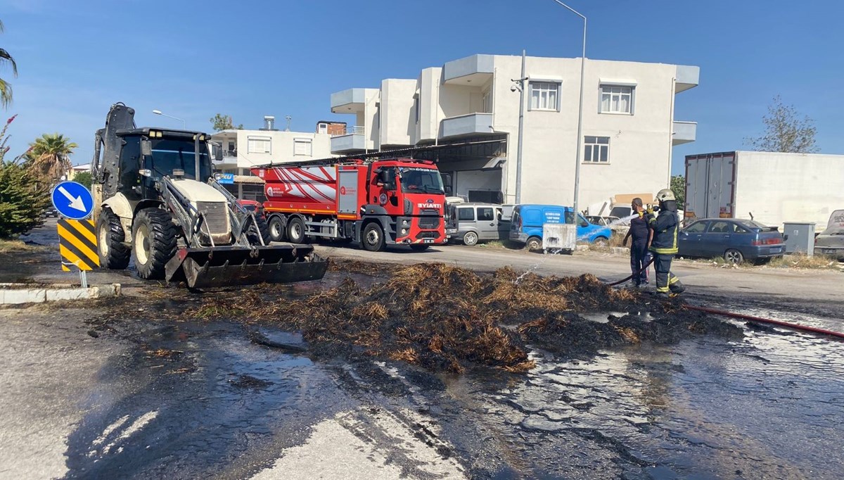 Saman balyalası yüklü traktör alev aldı