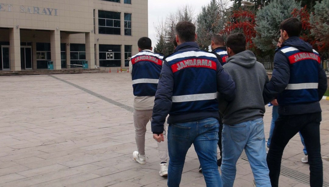 Manisa'da suç örgütü operasyonu: 12 gözaltı