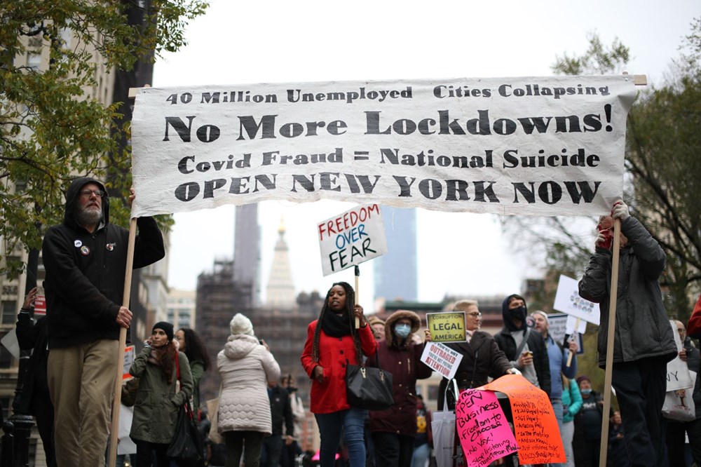 New York'ta karantina karşıtları maske yaktı - 15