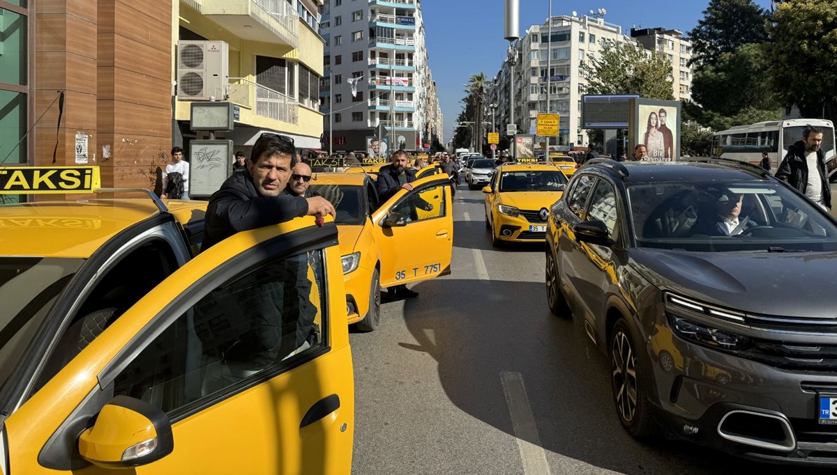 İzmir'deki taksicilerden Oğuz Erge protestosu