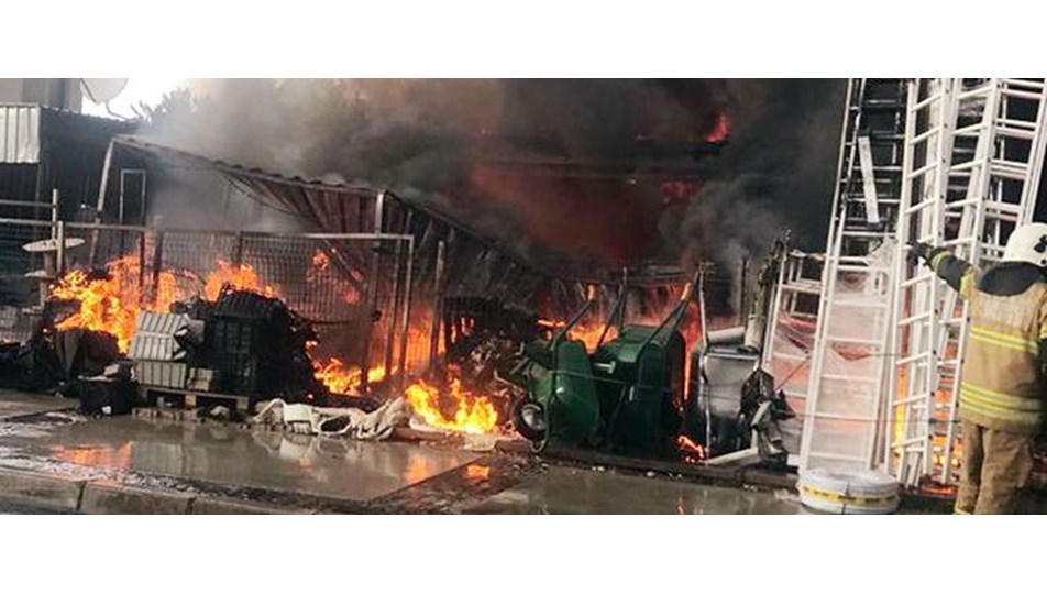 Alaçatı'da korkutan yangın