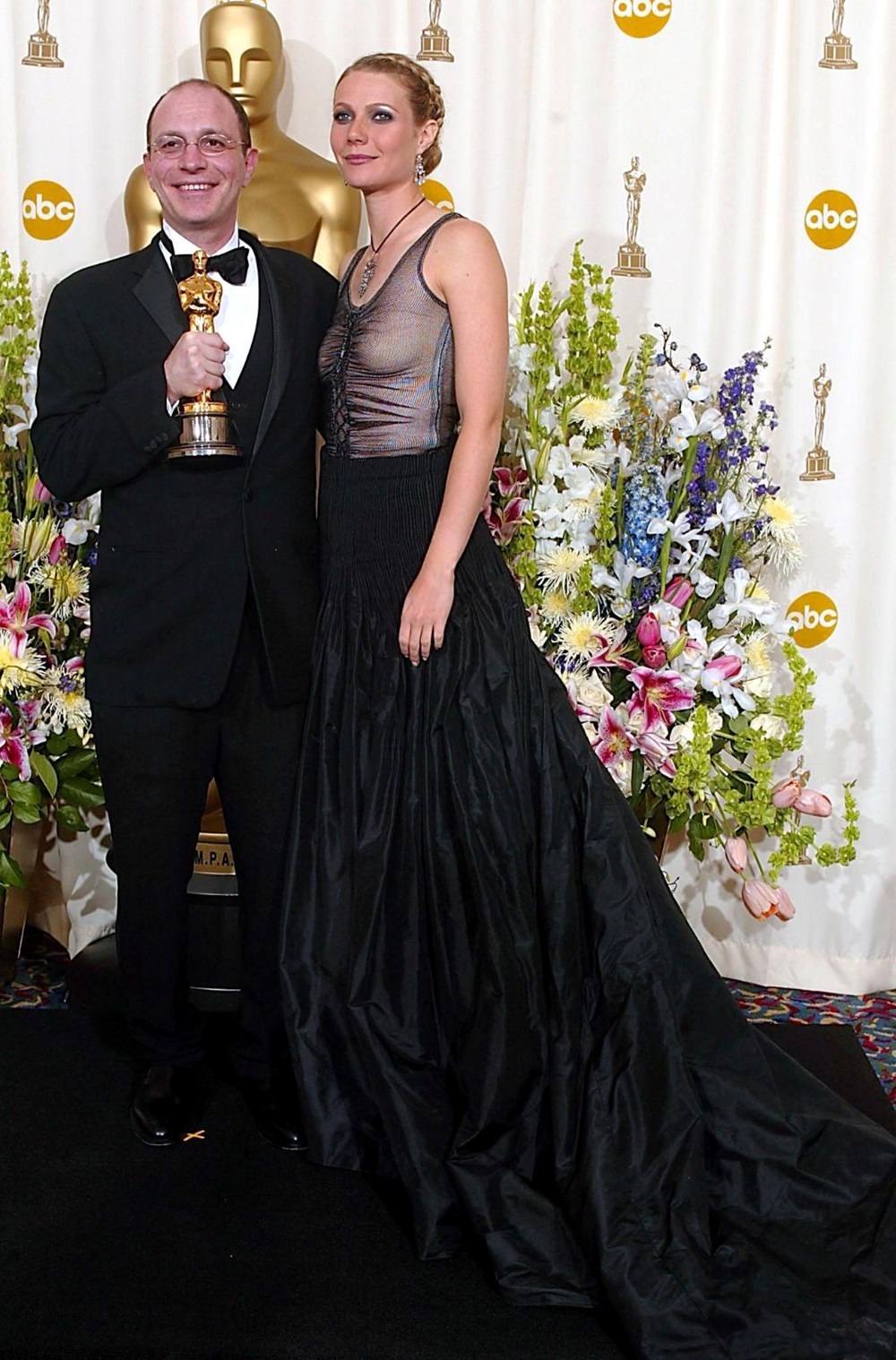 Düşenler, ışığın kurbanı olanlar... İşte Oscar tarihinin en tartışmalı kıyafetleri - 4