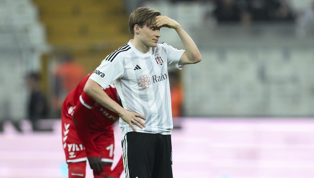 Beşiktaş'ta Svensson Fenerbahçe derbisinde cezalı duruma düştü Beşiktaş'ta Svensson Fenerbahçe derbisinde cezalı duruma düştü