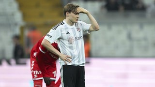Beşiktaş'ta Svensson Fenerbahçe derbisinde cezalı duruma düştü