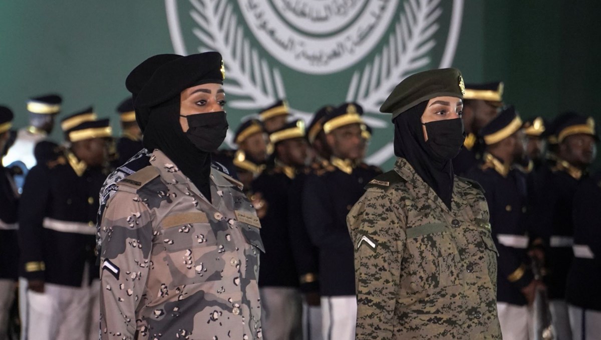 Suudi Arabistan tarihinde bir ilk: Kadın askerler ilk kez askeri geçit törenine katıldı