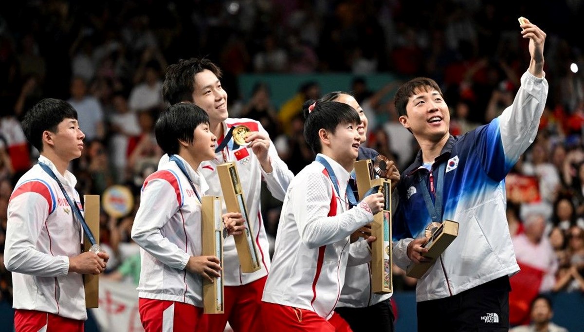 Olimpiyattaki selfie pahalıya patladı: Kuzey Koreli sporcular 