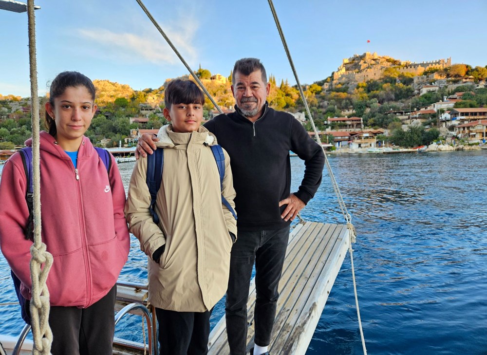 Eğitim için 5 kilometrelik yolculuk: Okula gitmek için tekneyle denizi geçiyorlar - 5