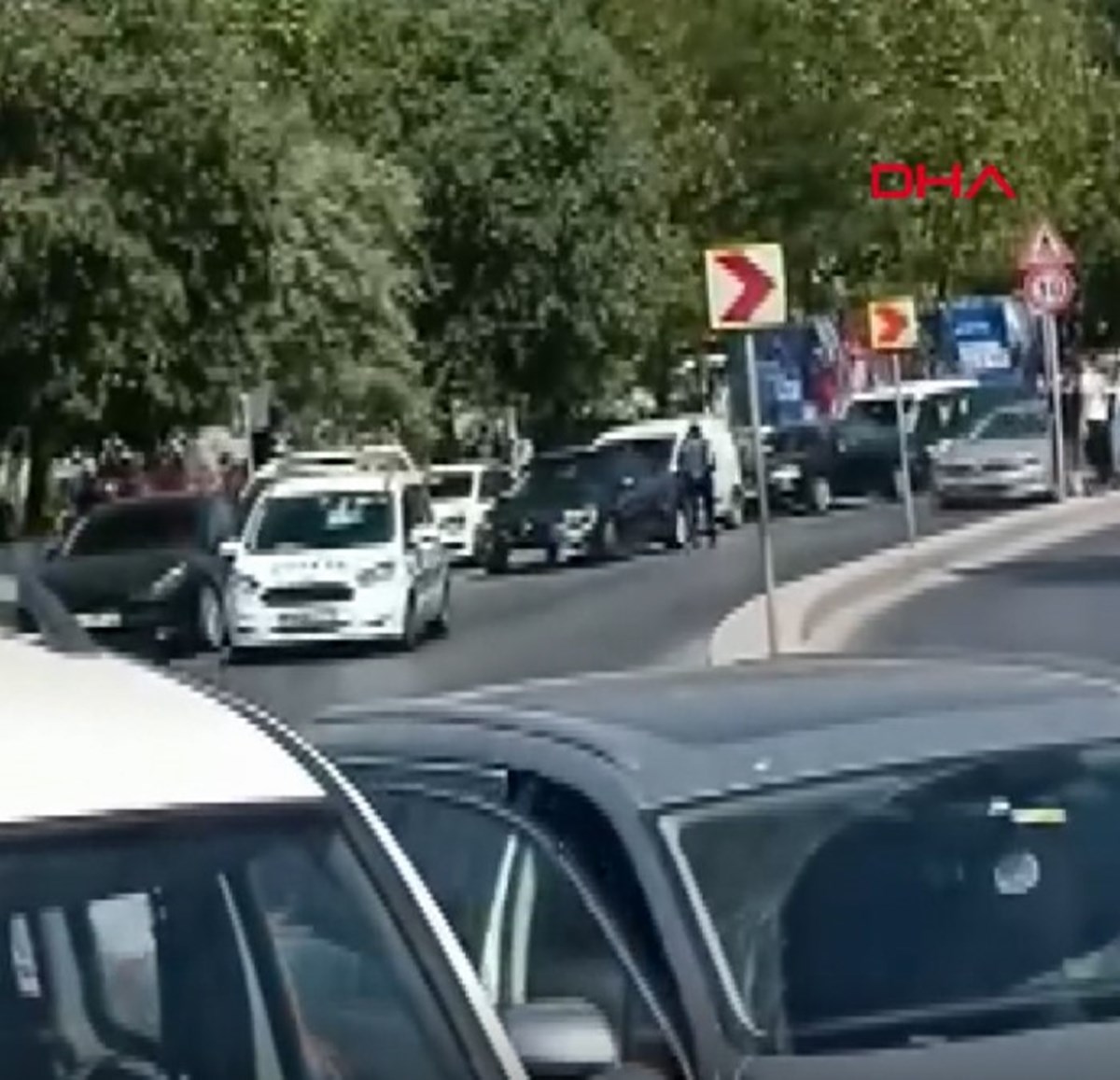 Olay yerine çok sayıda polis sevk edildi Olay yerine çok sayıda polis sevk edildi