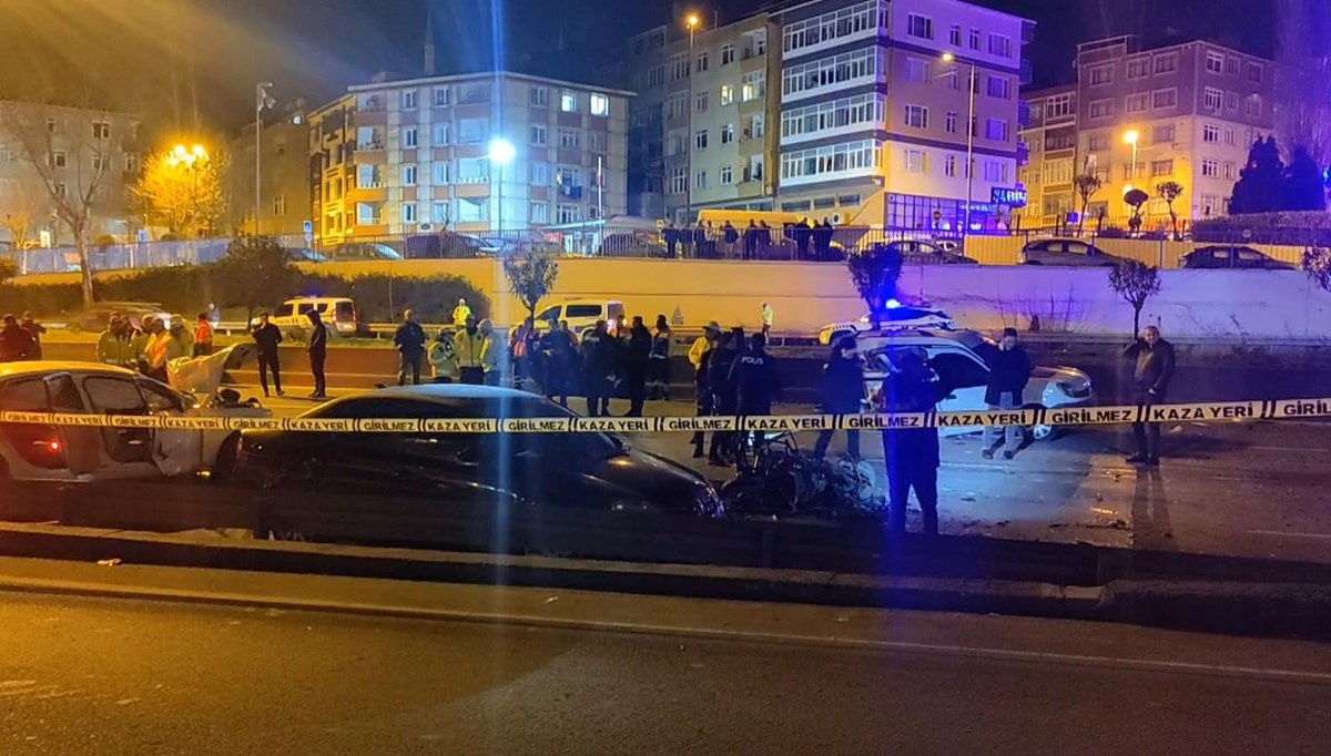 Esenler'de zincirleme trafik kazası: 1 ölü, 9 yaralı Esenler'de zincirleme trafik kazası: 1 ölü, 9 yaralı