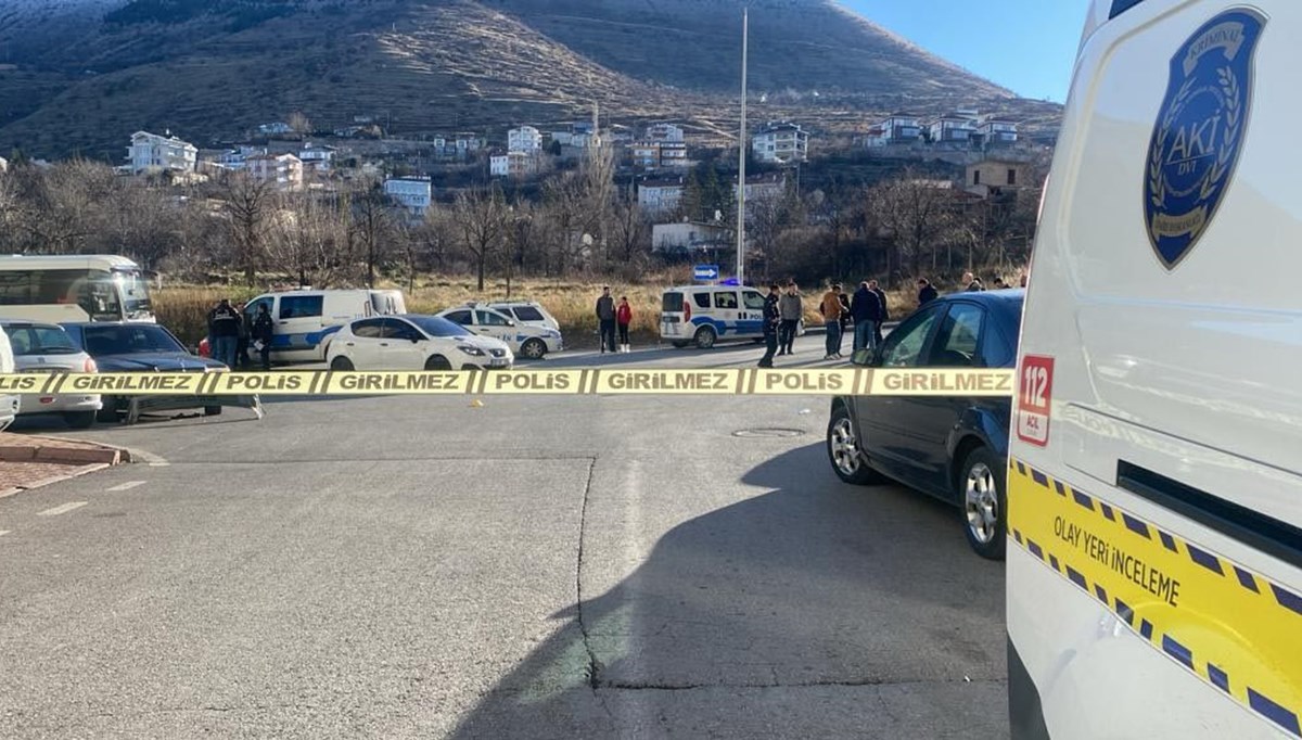 Trafikte karşılaştığı husumetlisini silahla vurdu Trafikte karşılaştığı husumetlisini silahla vurdu