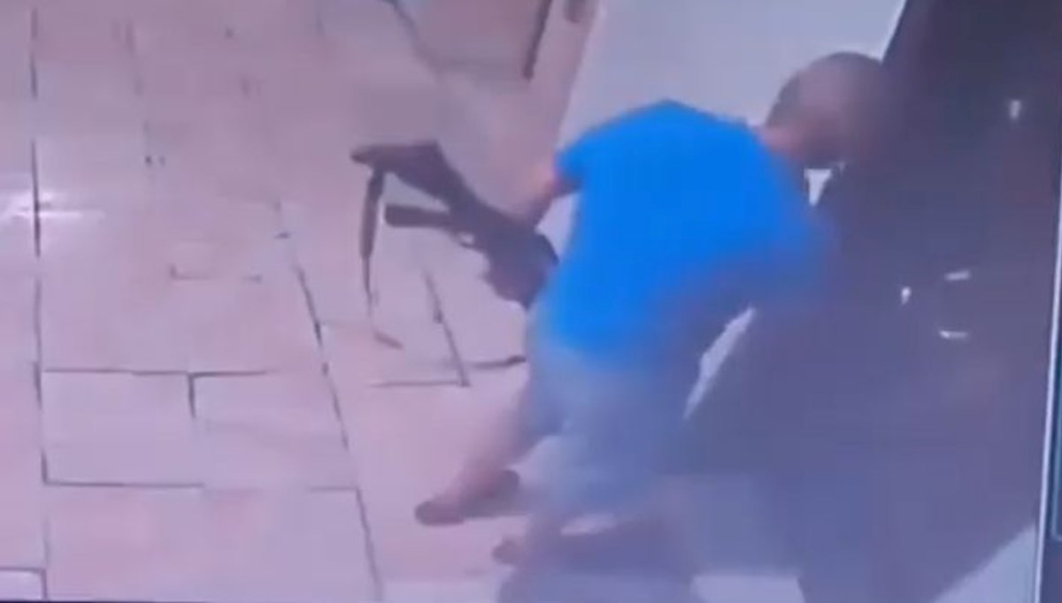 Sitede çim sulama kavgası: Pompalı tüfekle komşusunun kapısına dayandı Sitede çim sulama kavgası: Pompalı tüfekle komşusunun kapısına dayandı