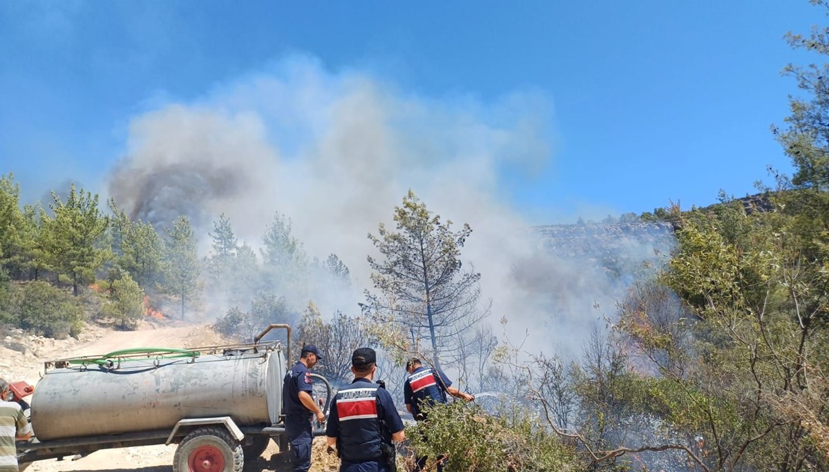 Manisa'da orman yangını: Ekiplerin müdahalesi sürüyor