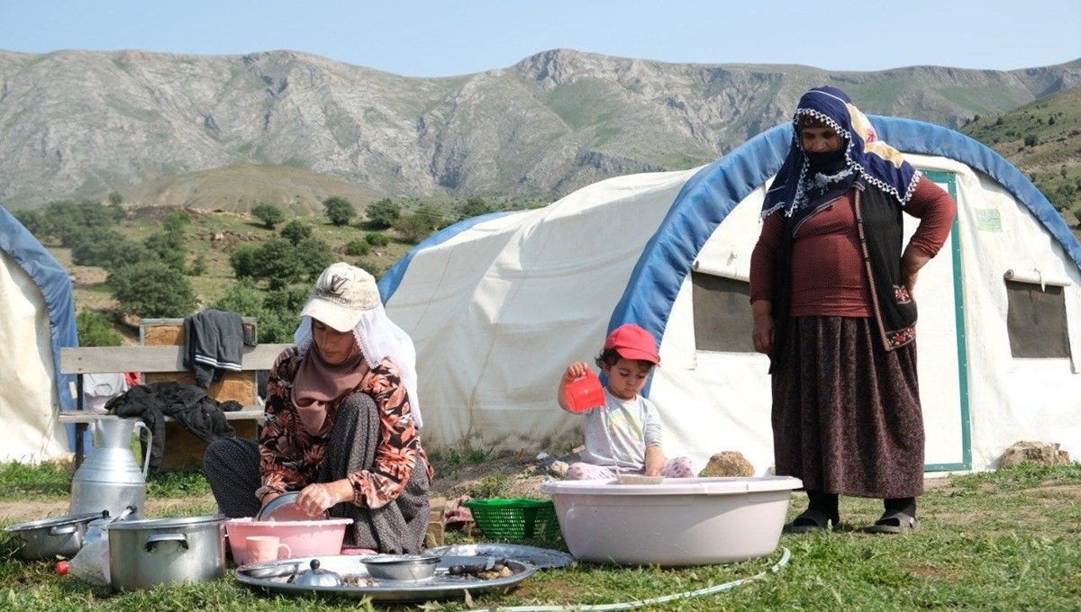 3 bin rakımdan sofralara geliyor: Mesaisi gün doğmadan başlayıp, gece yarısına kadar sürüyor