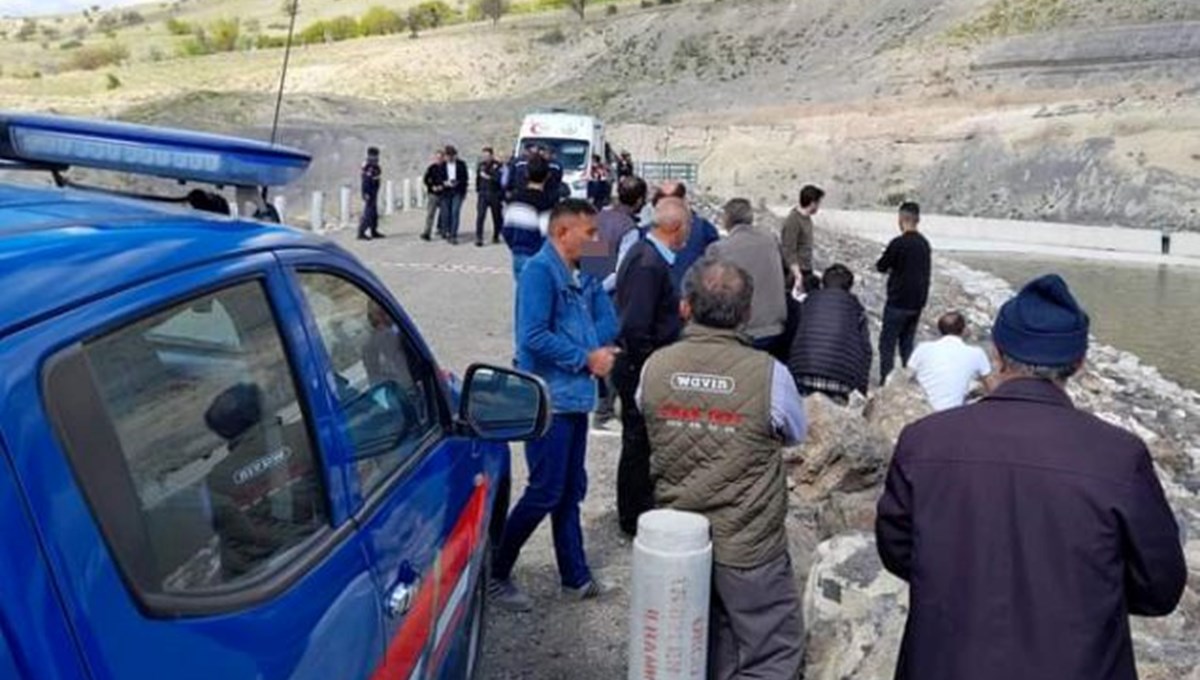 Kurtarmak istediği arkadaşıyla birlikte gölette boğuldu Kurtarmak istediği arkadaşıyla birlikte gölette boğuldu