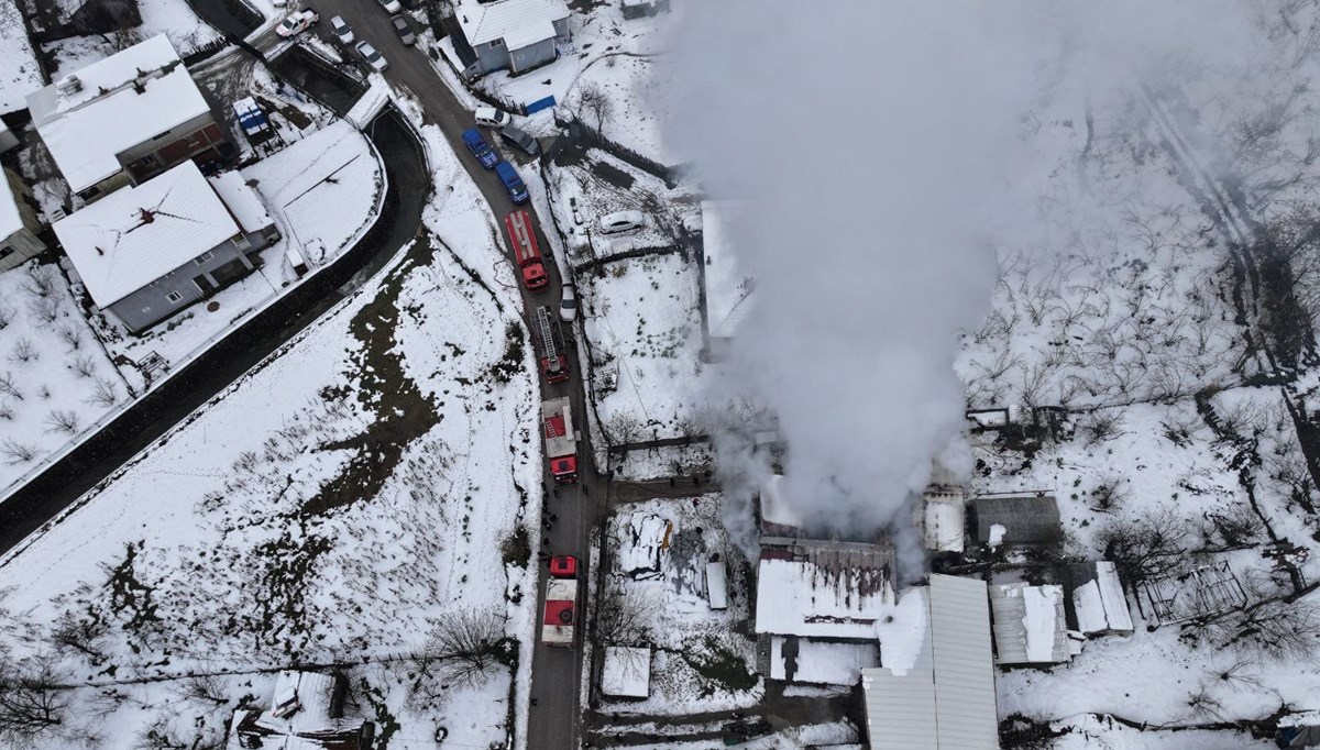 Düzce'de ev yangını Düzce'de ev yangını