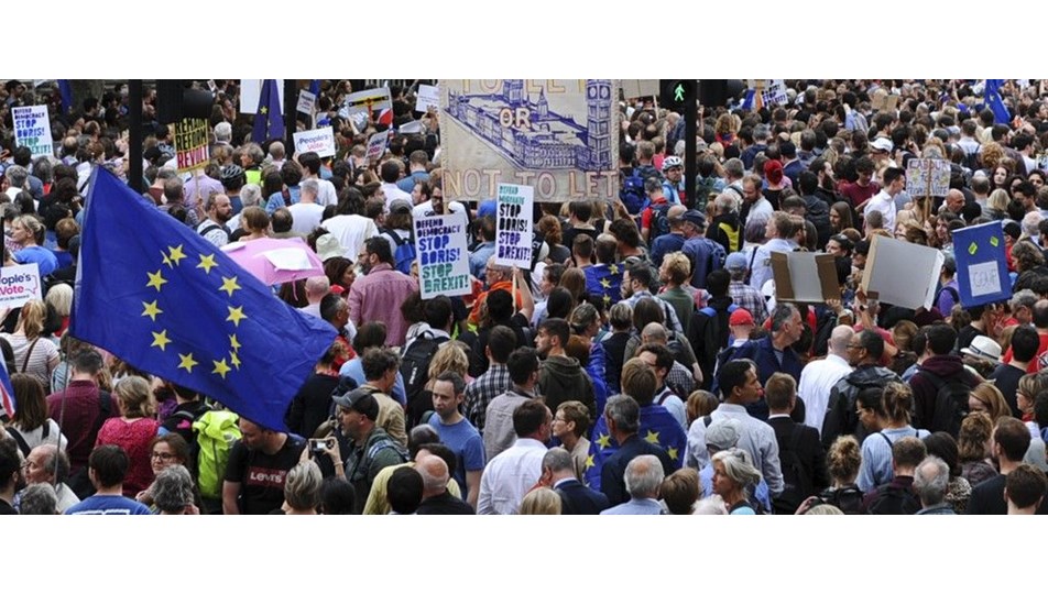 Brexit: İngiltere'de Johnson'a öfke büyüyor