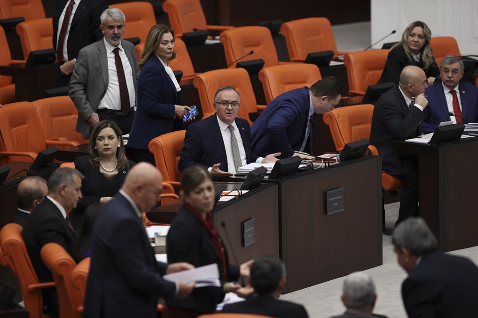 Meclis'te özür tartışması - 1