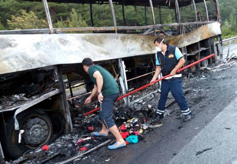 Yolcu otobüsü alev alev yandı - 2
