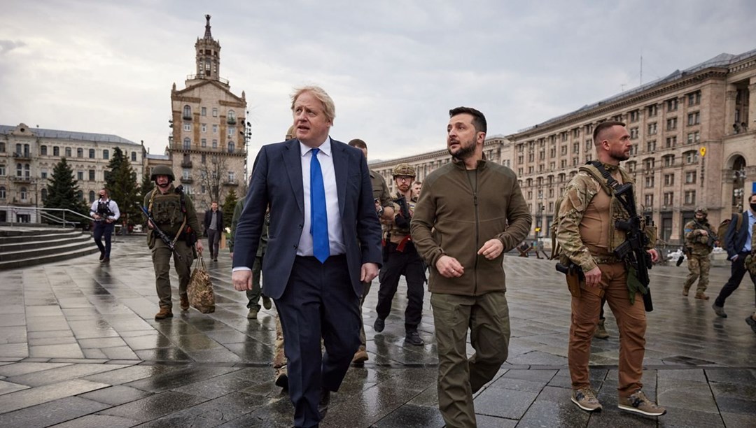 İngiltere Başbakanı Boris Johnson Kiev sokaklarında