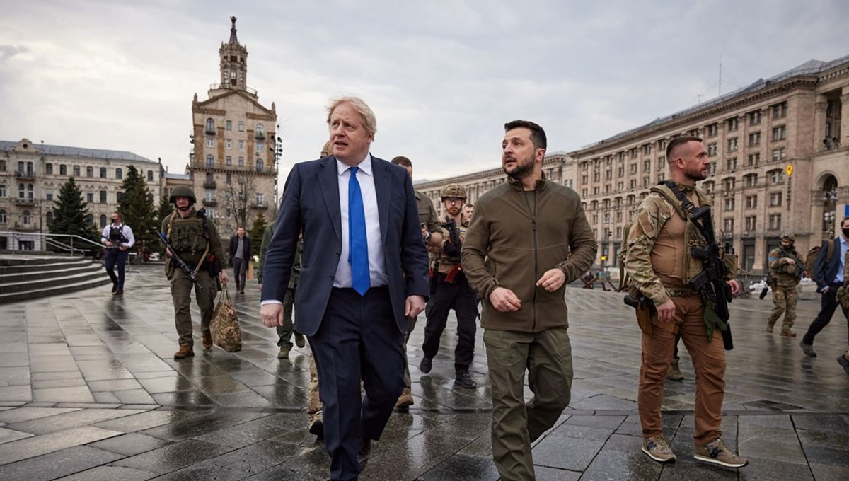 İngiltere Başbakanı Boris Johnson Kiev sokaklarında İngiltere Başbakanı Boris Johnson Kiev sokaklarında