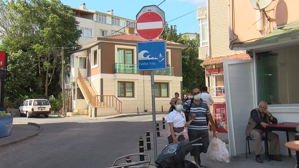 İstanbul'da 'tsunamiden kaçış' tabelaları - 9