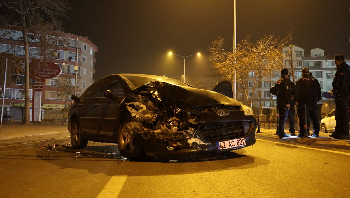 Konya'da kaza yapan otomobil çalıntı çıktı