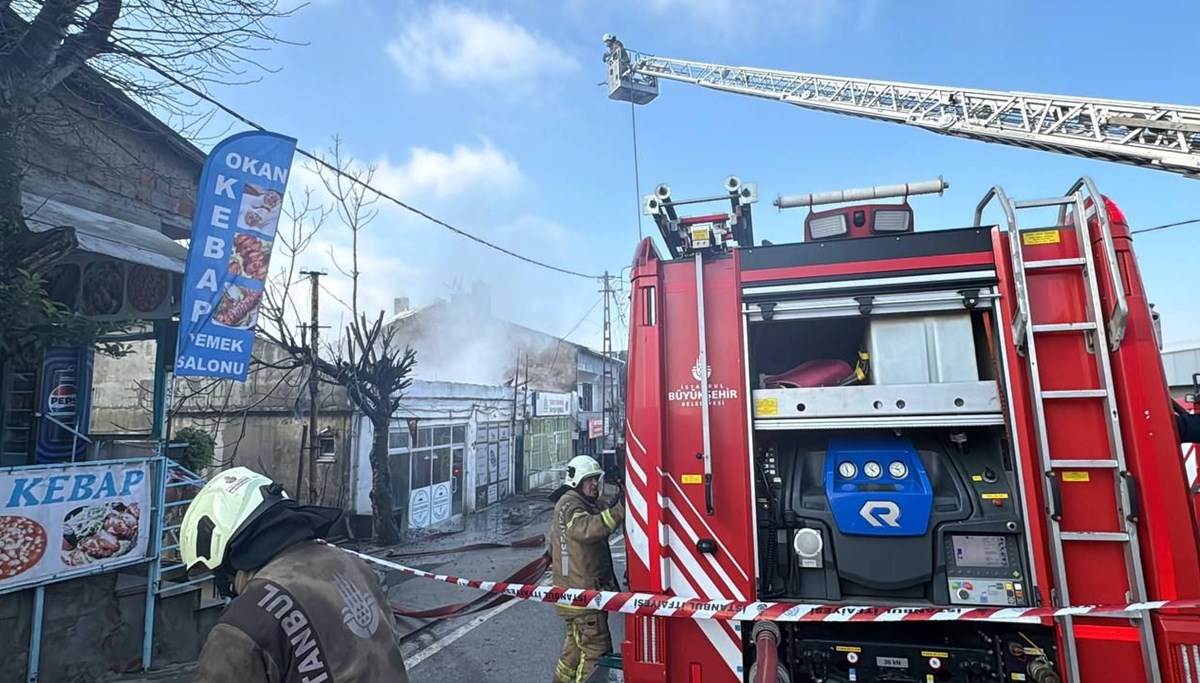 Ümraniye'de iki katlı binada yangın