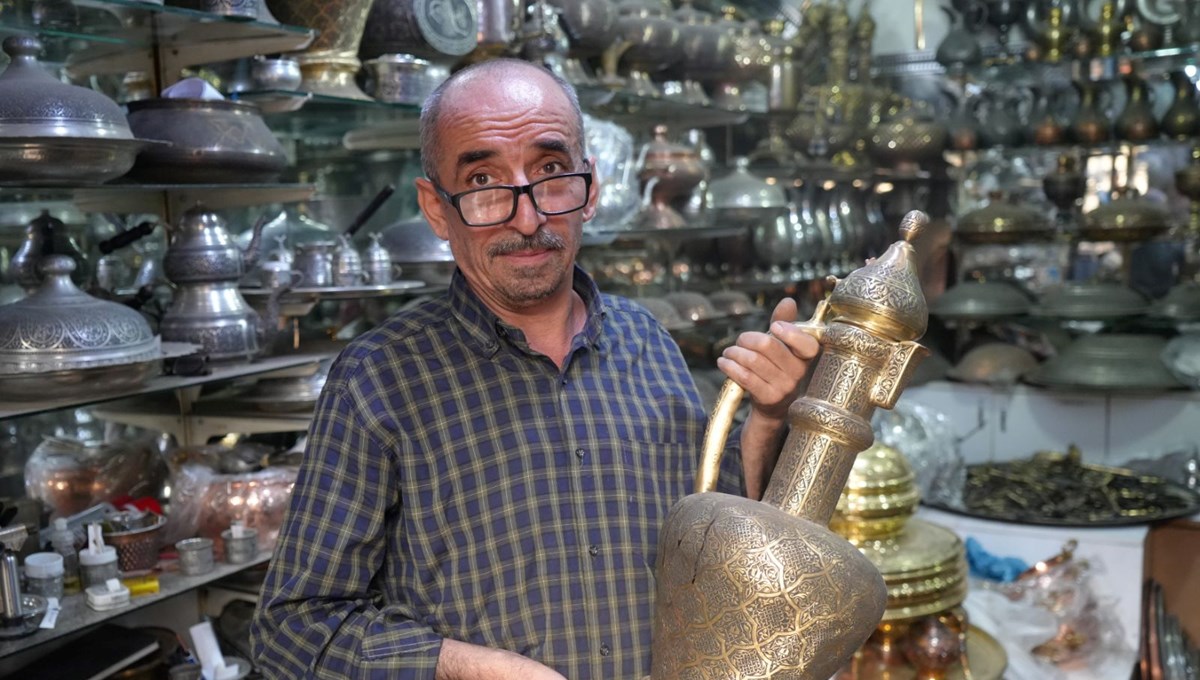 İlmek ilmek işlenen bakır ibrikleri 100 bin TL'ye satıyor: ''Herkesin alabileceği bir ürün değil''